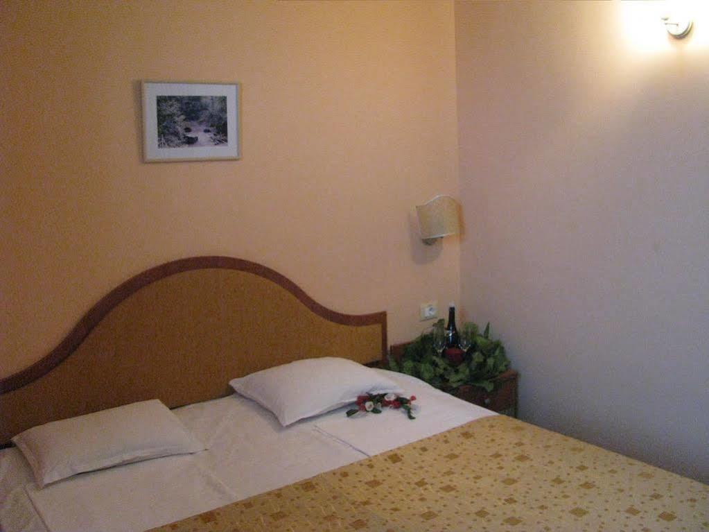 Terra Europe Brontes Hotel Targovishte  Exterior photo